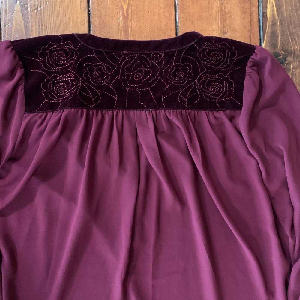 Love Riche Maroon Large Long Sleeve Floral Velvet Detail Plunge Neck Blouse EUC - Picture 10 of 14